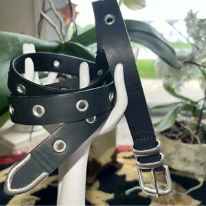 Kendall & Kylie Women’s Black Vegan Belt with Silver-Tone Buckle Accents M/L